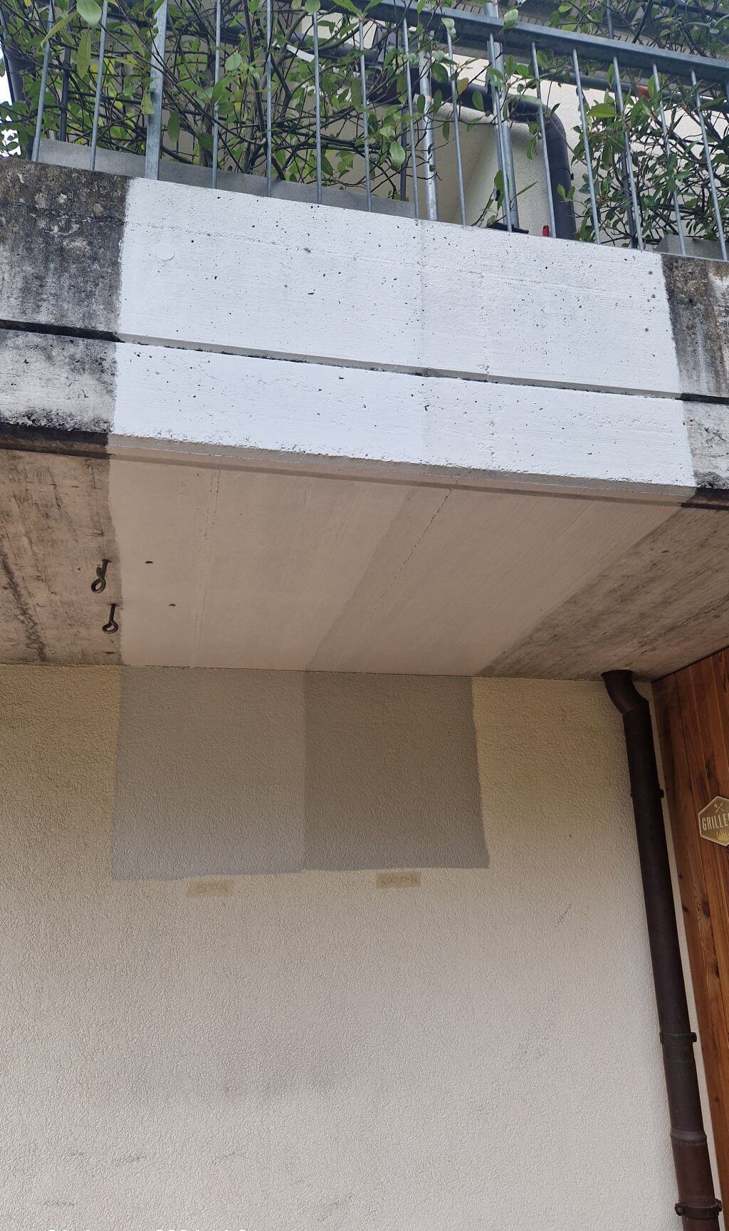 Farbmuster an Aussenfassade zur Auswahl passender Fassadenfarben